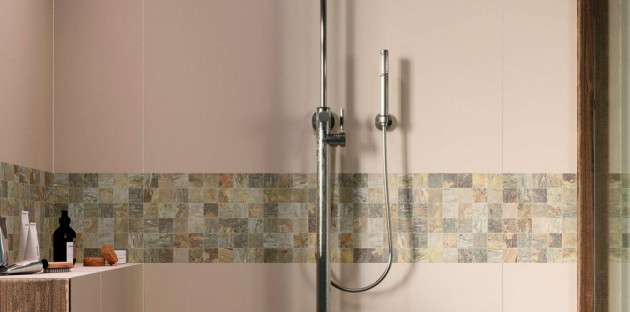 Carrelage mosaïque mural dans une douche