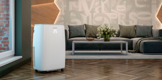 Salon contemporain avec un climatiseur mobile blanc affichant 25°C