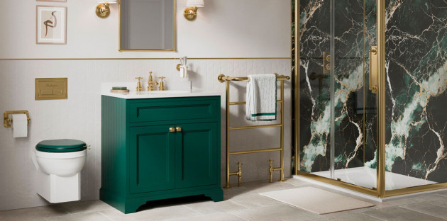 Meuble vert retro dans une salle de bains à l'ambiance vintage