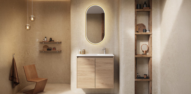 Meuble vasque suspendu en bois clair avec miroir lumineux dans une salle de bains aux tons naturels.