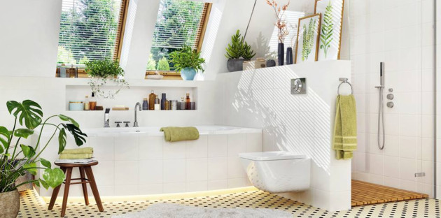 Salle de bains blanche lumineuse avec des WC