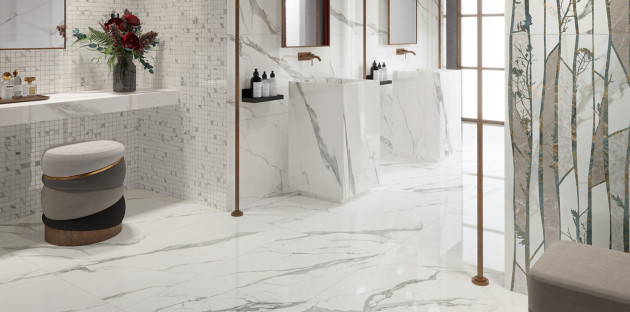Salle de bain moderne et lumineuse avec du carrelage sans joint
