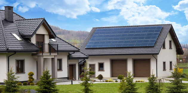 Maison équipée de panneaux solaires photovoltaïques