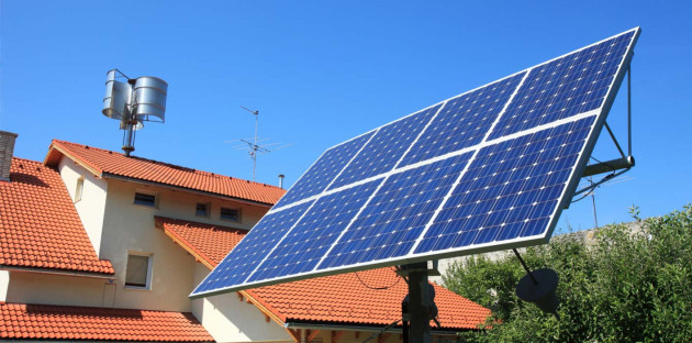 Panneau photovoltaïque installé sur un tracker solaire