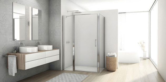 Salle de bain lumineuse avec une porte de douche coulissante