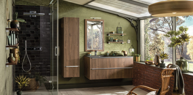 Salle de bains verte épurée et moderne avec meubles en bois