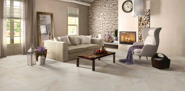 Salon spacieux avec carrelage beige effet pierre