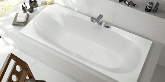 Baignoire encastrée avec un mitigeur design
