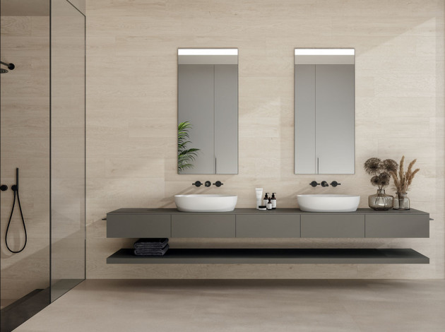 salle de bains style naturel avec du carrelage effet bois elixir d'imola