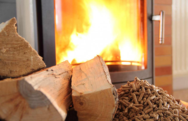 Comment choisir son poêle à bois ? - Poêle à bois ou poêle à pellet ?