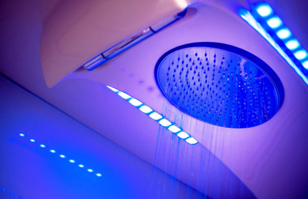 La chromothérapie et l'univers de la douche - Douche à LED