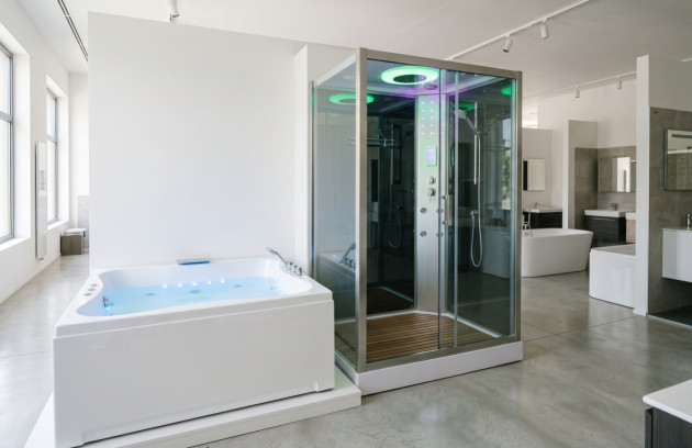 Cabine de douche multifonction avec éclairage coloré intégré et baignoire balnéo.