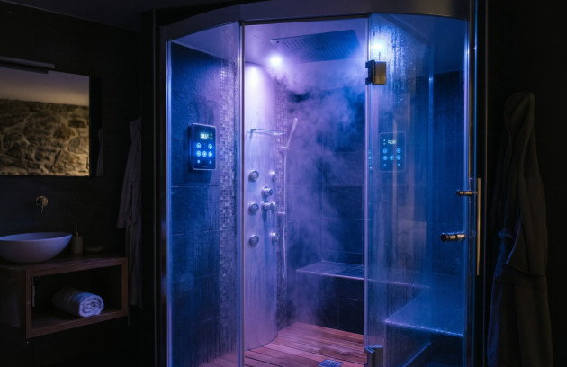 Cabine de douche hammam avec éclairage d’ambiance