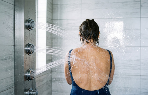Douche à jets massants en fonctionnement
