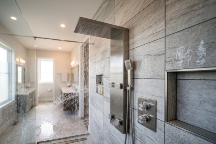 Panneau de douche multifonction avec jets hydromassants