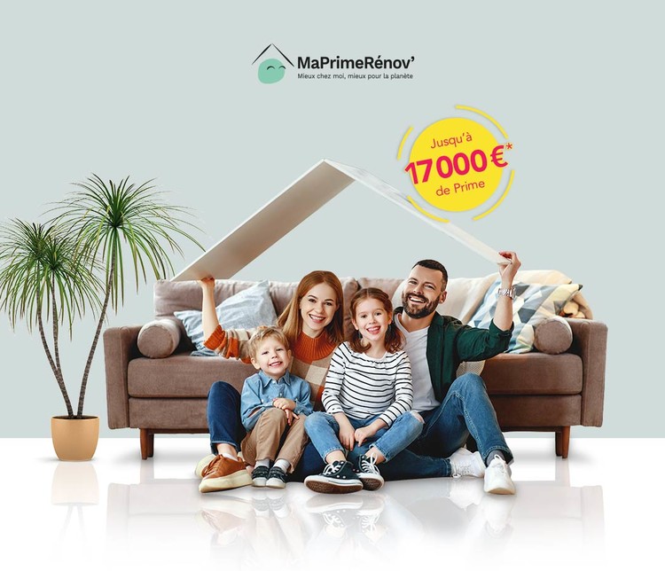 Famille heureuse de pouvoir profiter de l'offre MaPrimeRénov'