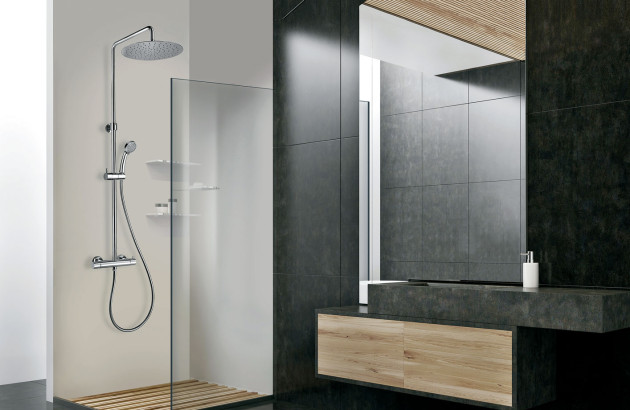 douche italienne dans un espace salle de bains