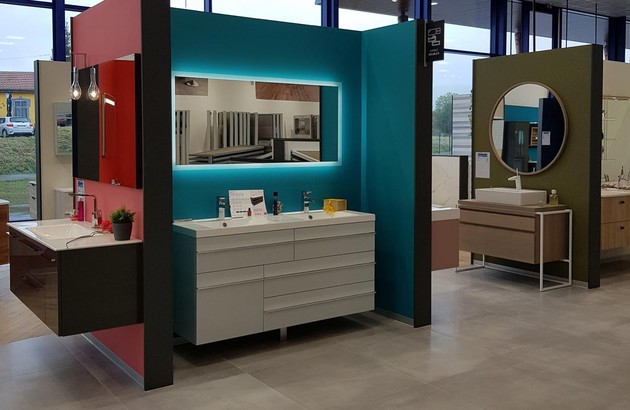 Meubles salle de bains dans le showroom Comafranc Pontarlier