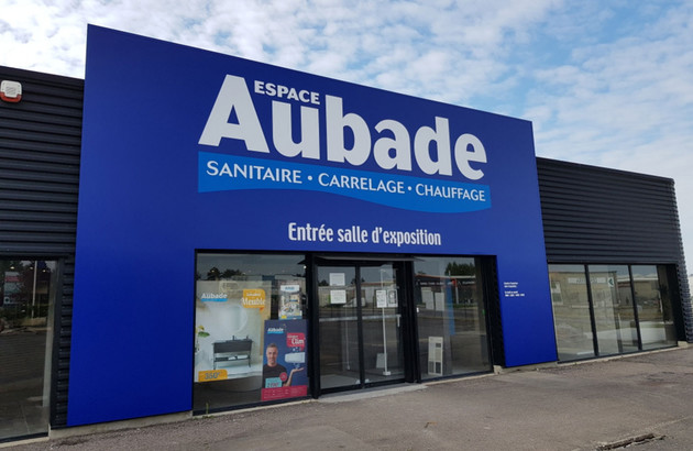 Facade avant de la nouvelle salle d'exposition Somatem Chalon Saint Martin