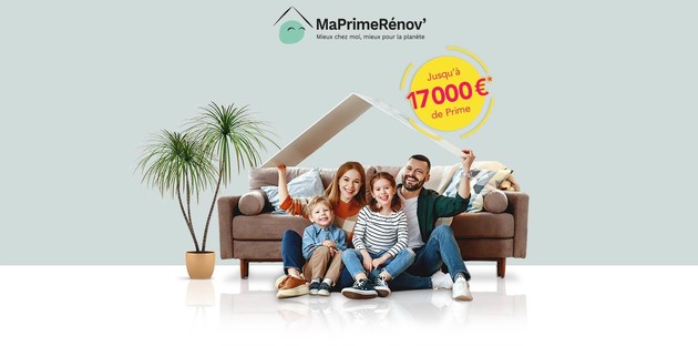 Famille heureuse de pouvoir profiter de l'offre MaPrimeRénov'