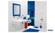ensemble accessoires colorés Maine & Rainbow de Gedy pour salle de bains comprenant porte-serviette, porte-savon, miroir cadre laqué, porte-balai, porte-rouleau, pèse-personne