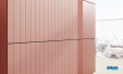 Zoom sur façade striée du meuble Double Jeu de Sanijura, coloris laqué Bois de rose satiné/soft