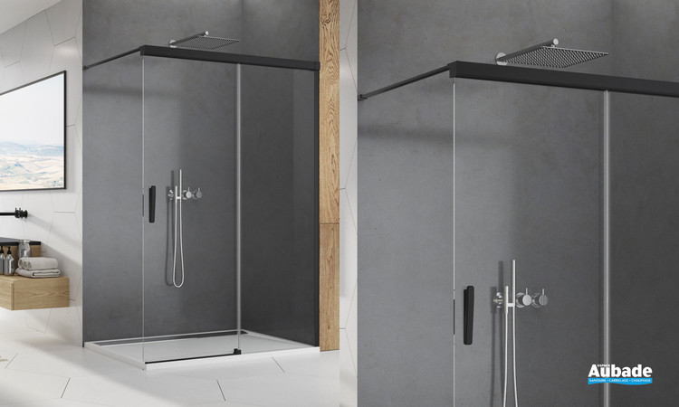 Paroi walk-in coulissant Ophalys avec profilé noir mat et verre transparent de la marque SanSwiss