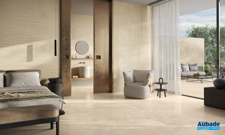 Collection Mythology par Fincibec Group en coloris Simbios Ivory et décor Mythos Ivory