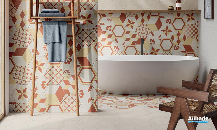 Collection Marca Corona par Terra.Art en coloris Bianco et en décors hexagonaux Tramonto/Crema