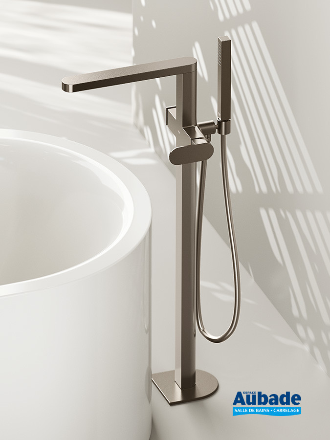 Mitigeur Grohe Plus sur pied bain/douche de Grohe