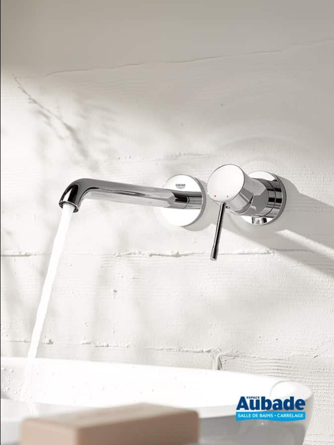 Mitigeur lavabo mural Essence taille M de Grohe