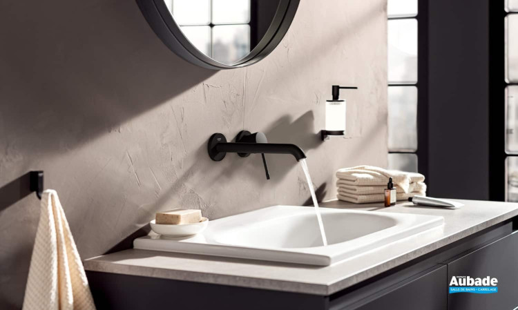 Mitigeur lavabo mural Essence taille L finition Phantom Black de Grohe
