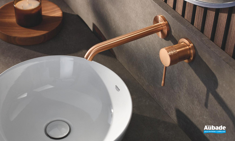 Mitigeur lavabo Essence Poignée Martelée mural taille L Warm Sunset Martelé brossé de Grohe