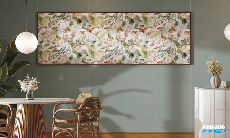 Collection Allegra par Tau Ceramica en coloris Aquamarine et décor Blossom