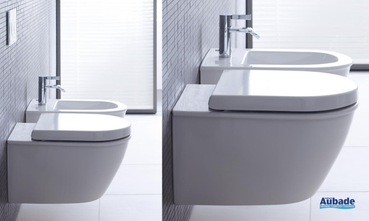 WC équipé d'une cuvette suspendue avec ou sans abattant Softclose, et bidet suspendu Darling New de Duravit