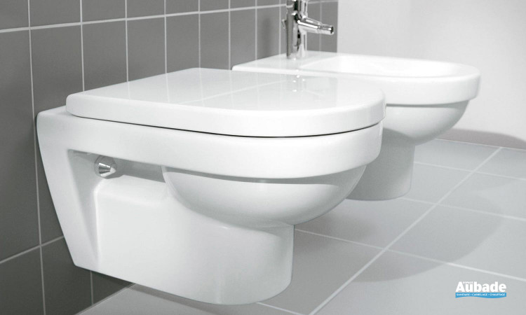 wc suspendu avec cuvette à fond creux et abattant amovible Targa Architectura de Villeroy & Boch