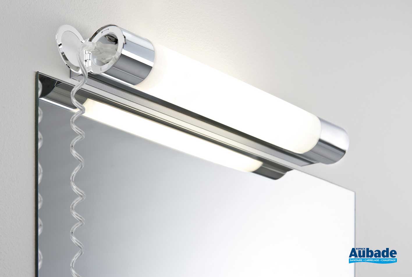 Applique Salle De Bain Avec Prise Et Interrupteur Applique de salle de bains design avec prise Orgon | Espace Aubade