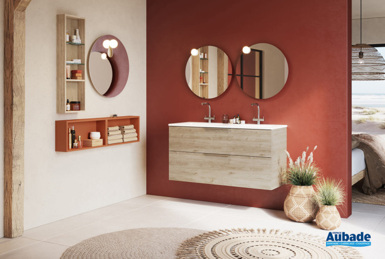 meubles de salle de bains Lomi de chez Sanijura avec façade bois et deux colonnes bois et couleur terracotta