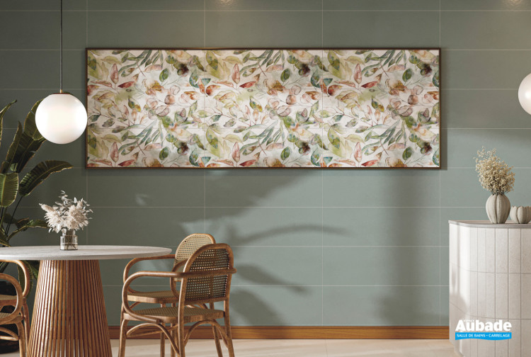 Collection Allegra par Tau Ceramica en coloris Aquamarine et décor Blossom