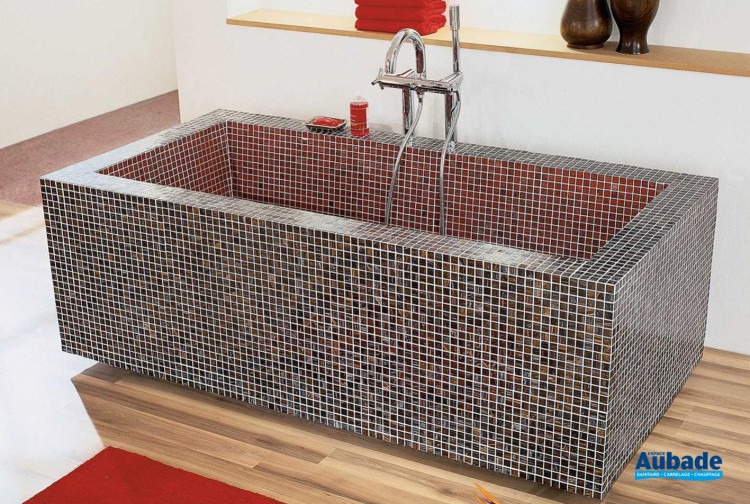 Baignoire atypique en mosaïque Sanbath Cube baignoire de Wedi 1