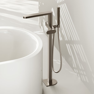 Mitigeur Grohe Plus sur pied bain/douche de Grohe