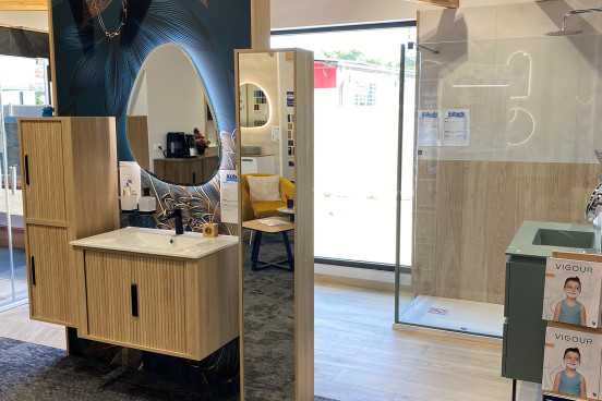Meuble de salle de bain suspendu avec miroir asymétrique