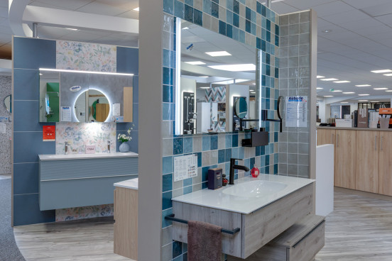 Meuble asymétrique avec miroir LED