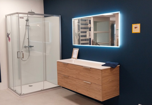 Douche et meuble de salle de bain suspendu avec 4 tiroirs