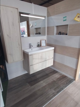 Meuble suspendu avec colonne de rangement