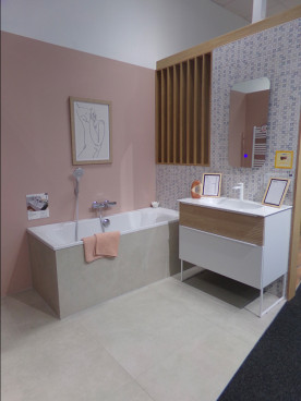 Salle de bain avec baignoire et meuble 2 tiroirs