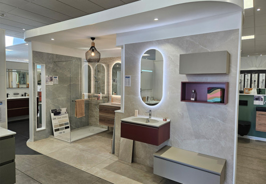 Meuble de salle de bain asymétrique avec miroir led et niche