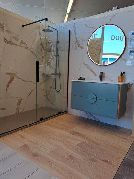 Meuble de salle de bain suspendu avec douche 