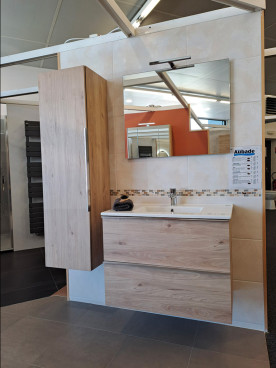 Meuble de salle de bain avec miroir lumineux et colonne de rangement