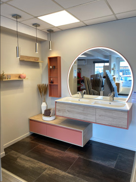 Meuble suspendu asymétrique avec niche de rangement